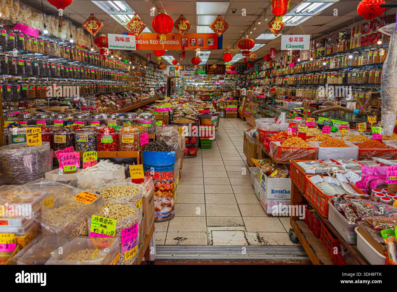 Vista interna di un negozio di alimentari a Chinatown Vancouver Canada Foto Stock