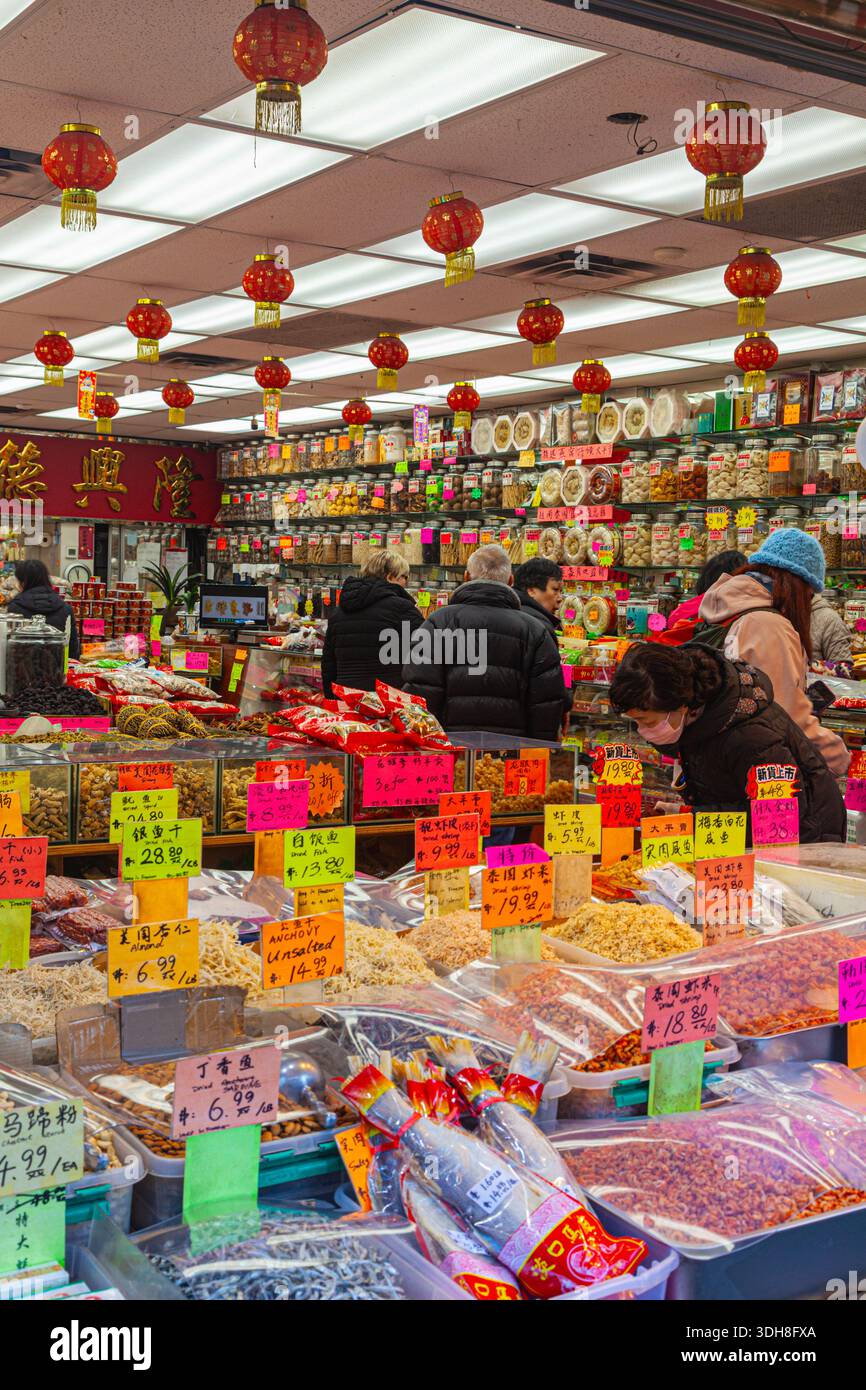 Vista interna di un negozio di alimentari a Chinatown Vancouver Canada Foto Stock