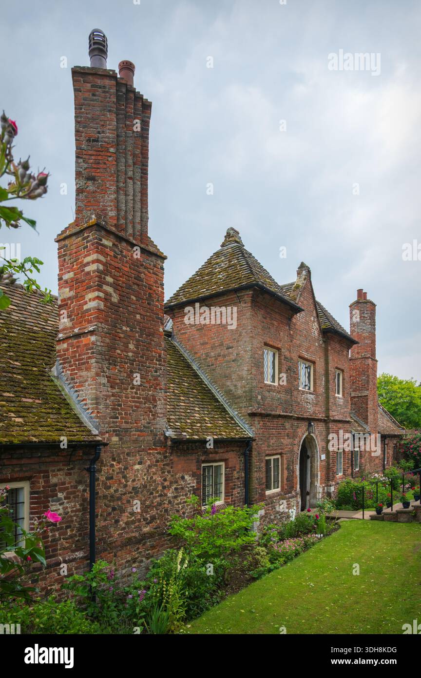 Bede House, un isolato di Alms Houses del XVII secolo, «Hospital of the Holy and Undivided Trinity» in Castle Rising vicino a King’s Lynn, Norfolk, Inghilterra, Regno Unito. Foto Stock