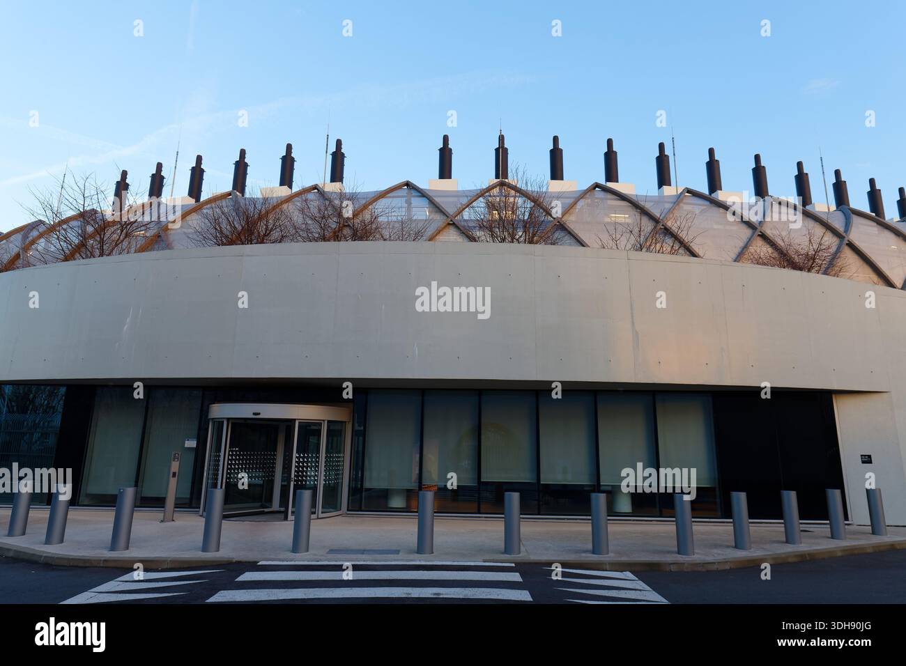 La Courneuve, Francia - 18 gennaio 2026 : il campus del Paris Digital Park di Digital Realty dispone di quattro data center interconnessi a la Courneuve, un distri Foto Stock
