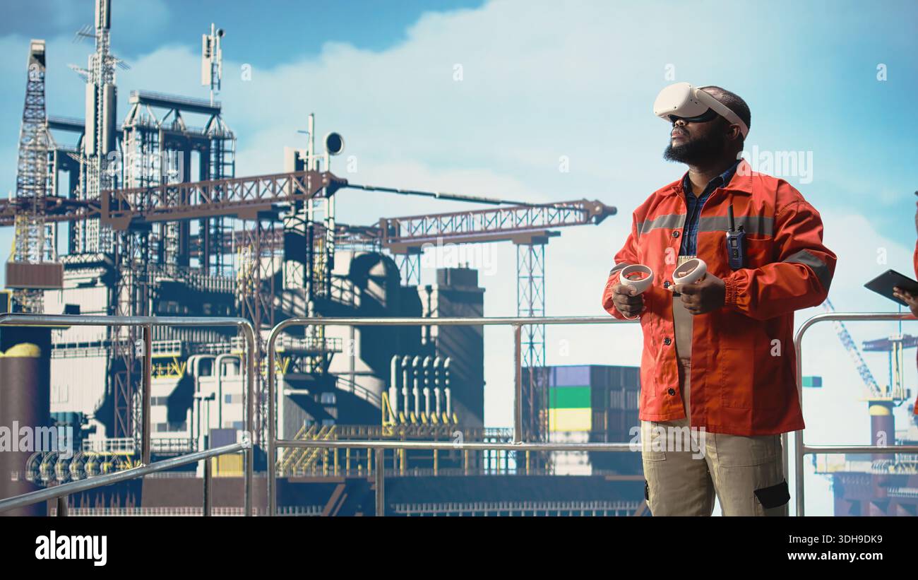 Esperto di piattaforme offshore che supervisiona le operazioni di deck utilizzando la tecnologia di realtà virtuale. Uomo che lavora per un'azienda del gas che esegue la manutenzione preventiva del carro di perforazione utilizzando occhiali VR, Foto Stock