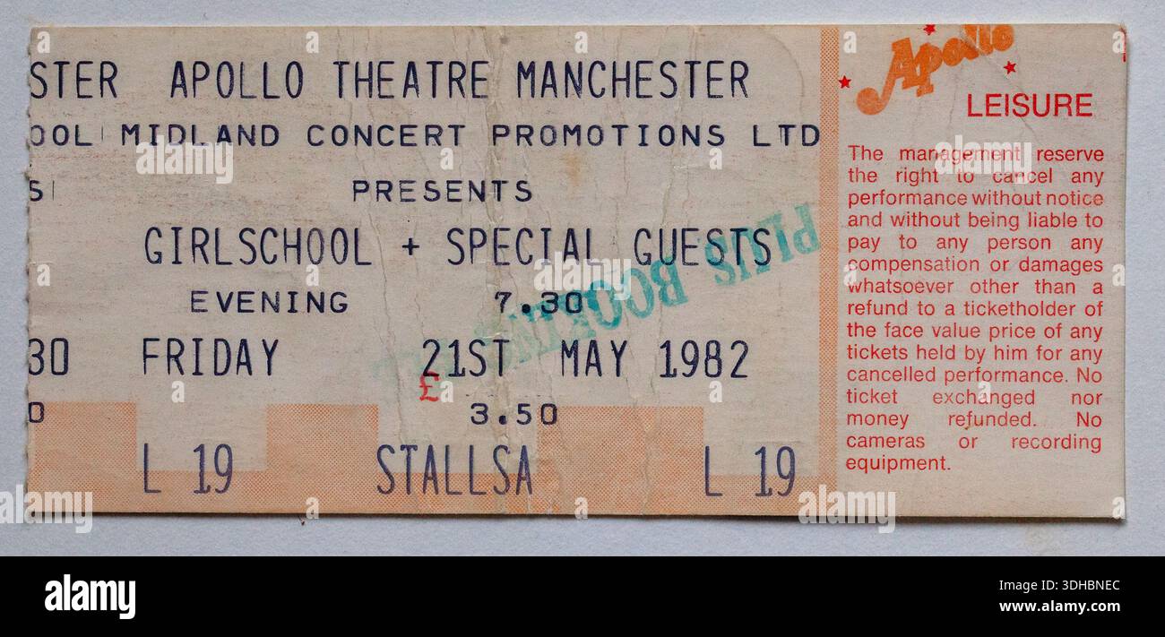 Biglietto per il concerto vintage degli anni '1980 per la rock band GIRLSCHOOL all'Apollo Theatre di Manchester venerdì 21 maggio 1982 Foto Stock