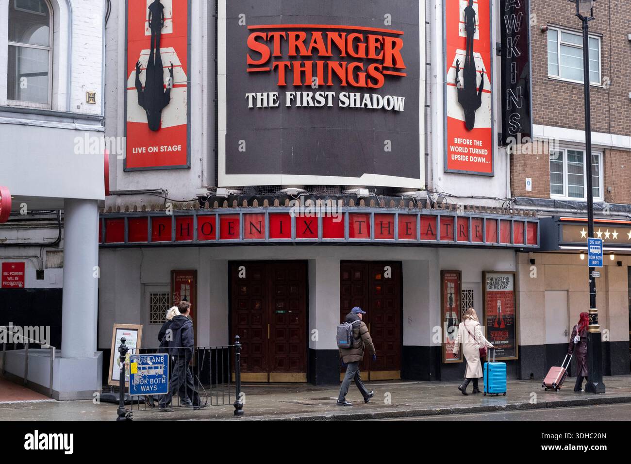 Firma per la versione teatrale di Stranger Things - The First Shadow al Phoenix Theatre il 9 gennaio 2026 a Londra, Regno Unito. Stranger Things è una serie televisiva statunitense di fantascienza horror creata da The Duffer Brothers per Netflix, che ha ora mostrato la sua ultima serie. Foto Stock