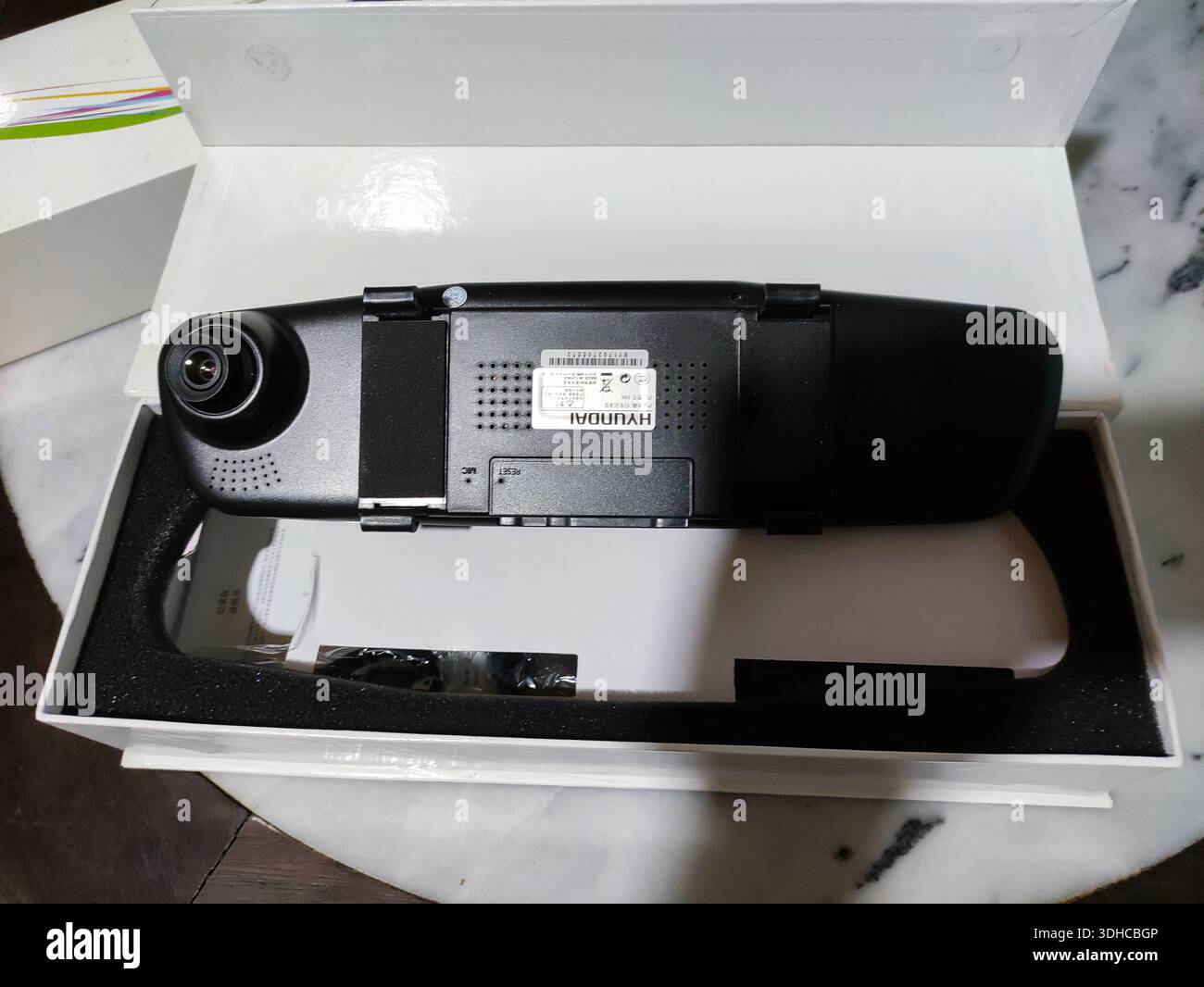 Car Dash Cam in Box – moderno dispositivo di sicurezza per veicoli Foto Stock