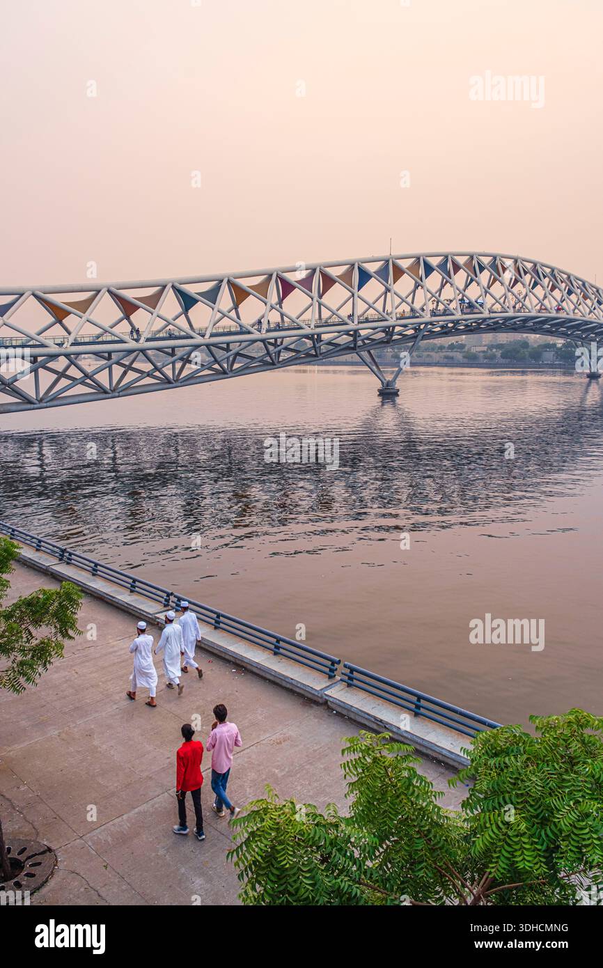 Ponte pedonale atal immagini e fotografie stock ad alta risoluzione - Alamy