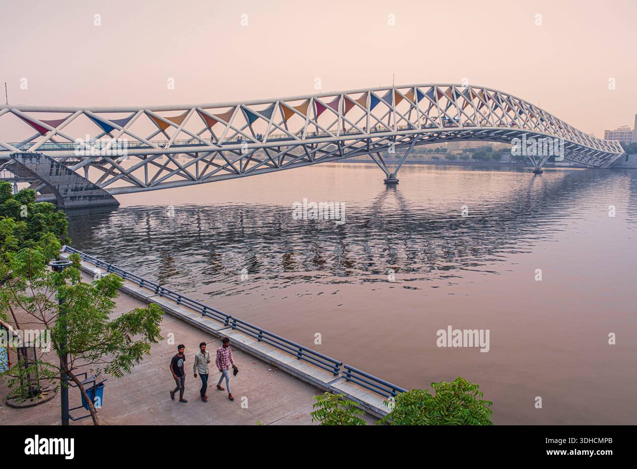 Ponte pedonale atal immagini e fotografie stock ad alta risoluzione - Alamy
