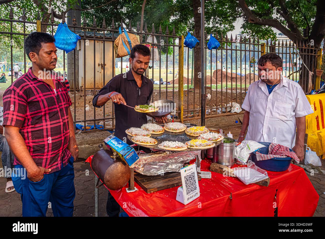 India, Maharashtra State, Mumbai, Marine Lines District, bancarelle di Street food Foto Stock