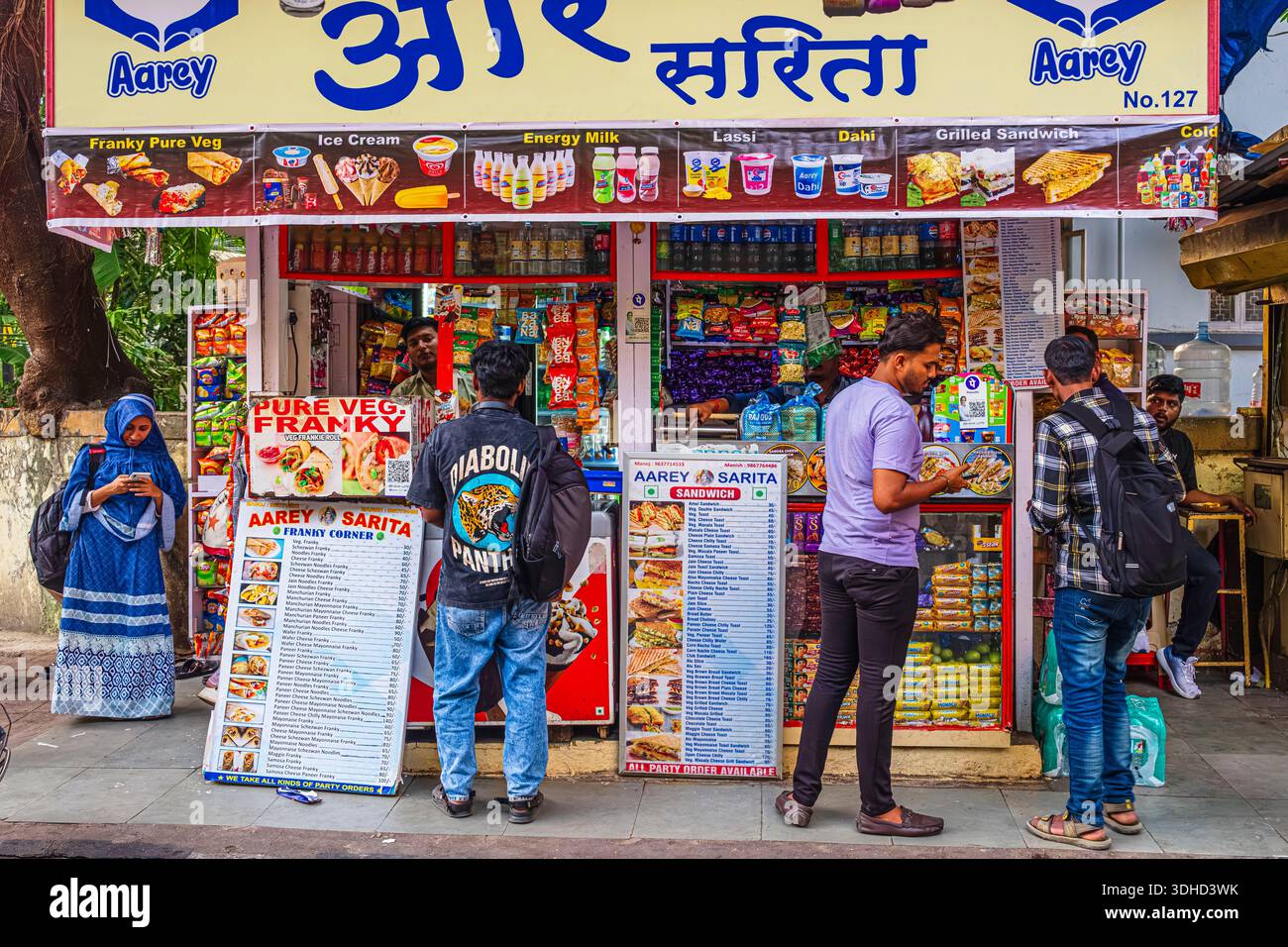 India, Maharashtra State, Mumbai, Marine Lines District, Street food Foto Stock