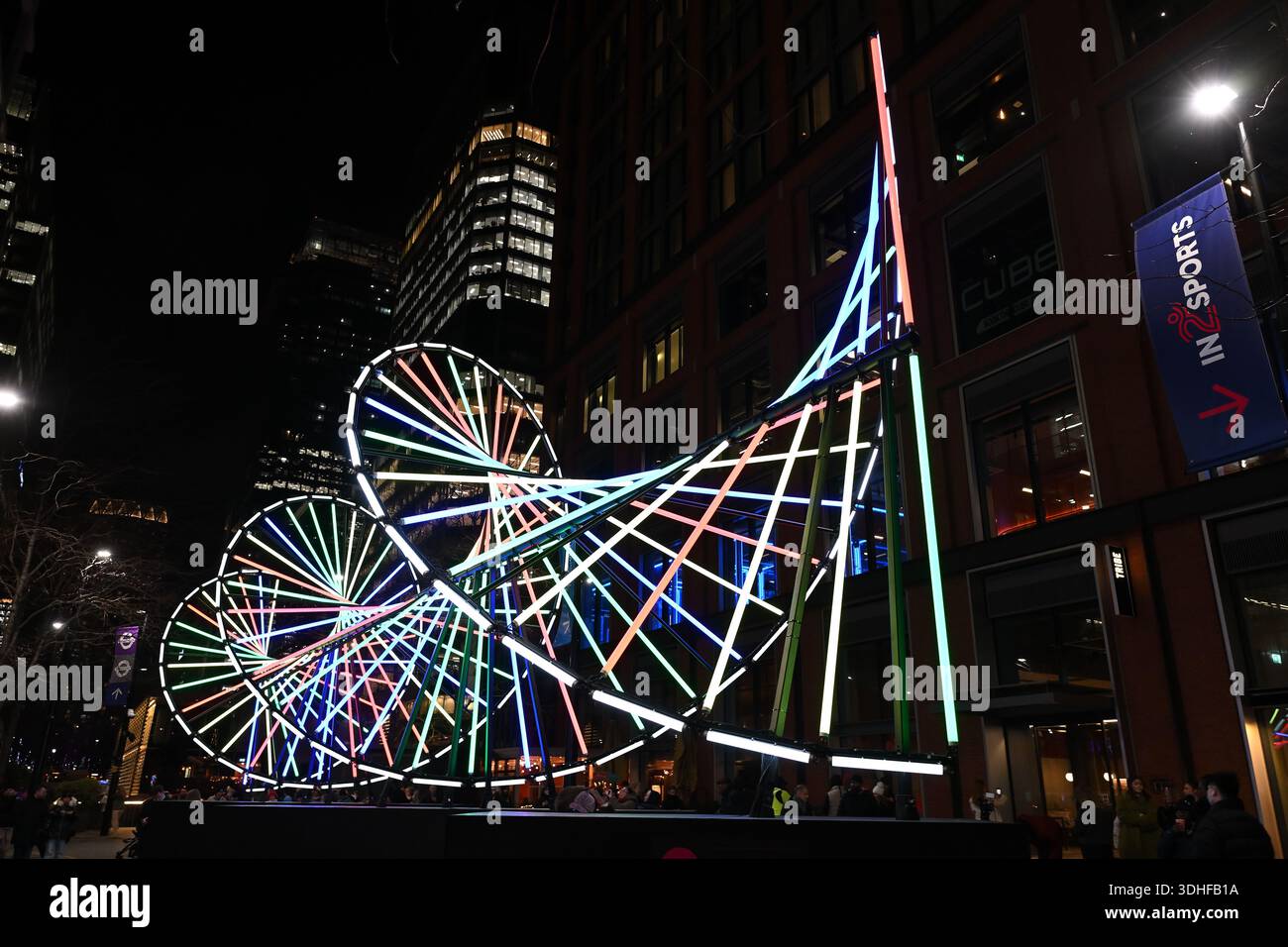 Progetto di Studio Vertigo - Winter Lights 2026 festival - Canary Wharf - docklands London - Concept DNA doppia elica genetica biologia sanità Foto Stock