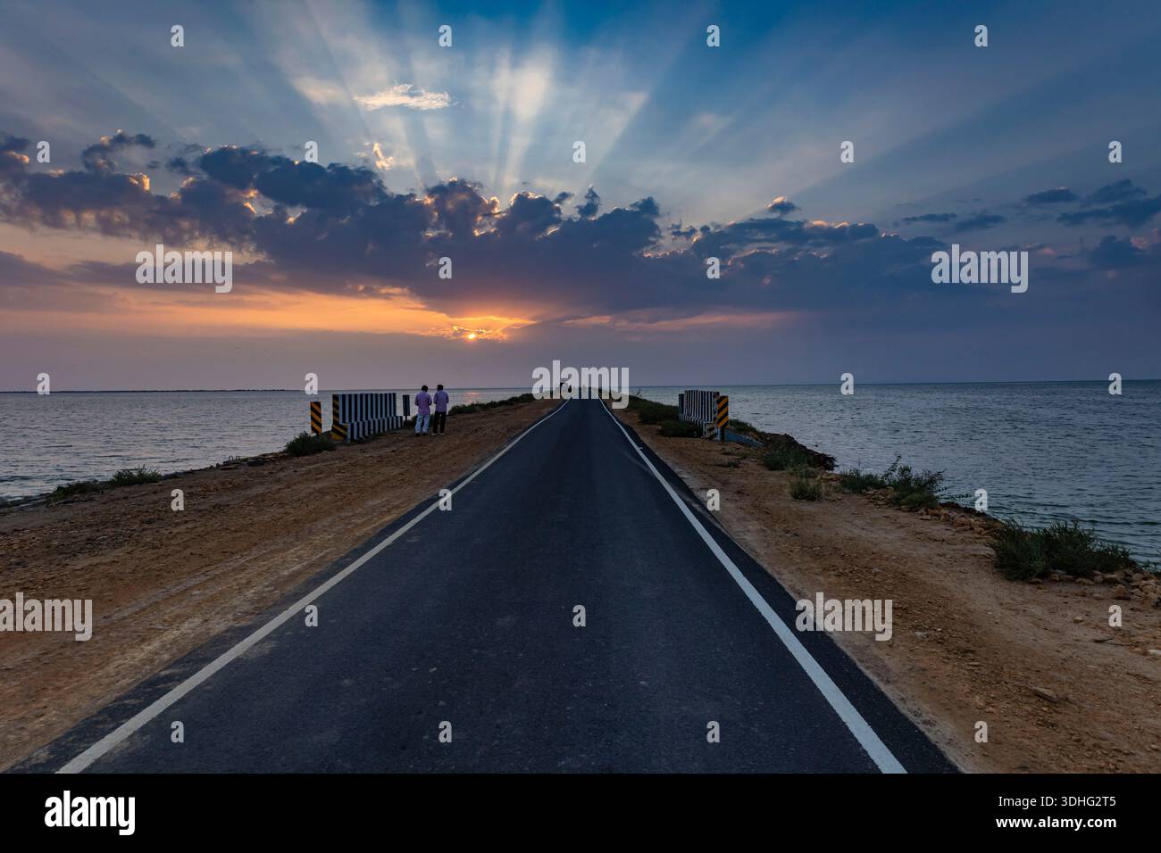Rann del lago Kutch, tramonto, vicino a Dholavira, Kutch, Gujarat, India, Asia meridionale, Asia Foto Stock