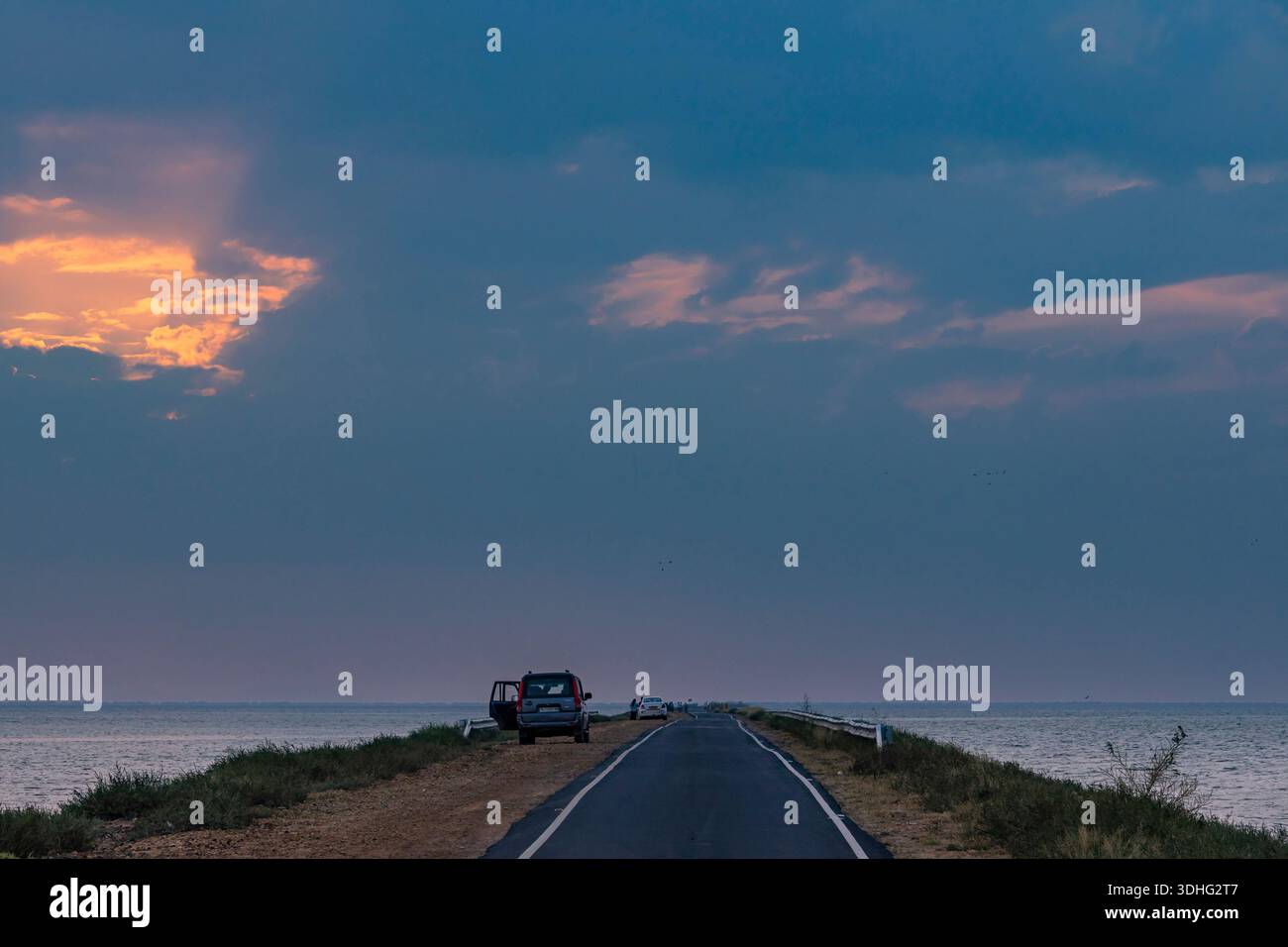 Rann del lago Kutch, tramonto, vicino a Dholavira, Kutch, Gujarat, India, Asia meridionale, Asia Foto Stock