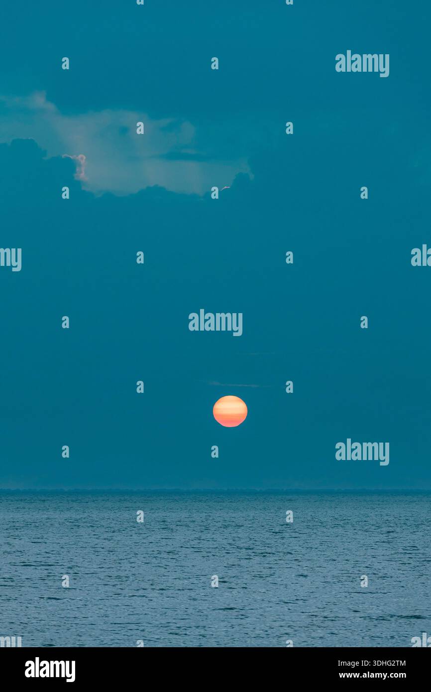 Rann del lago Kutch, tramonto, vicino a Dholavira, Kutch, Gujarat, India, Asia meridionale, Asia Foto Stock