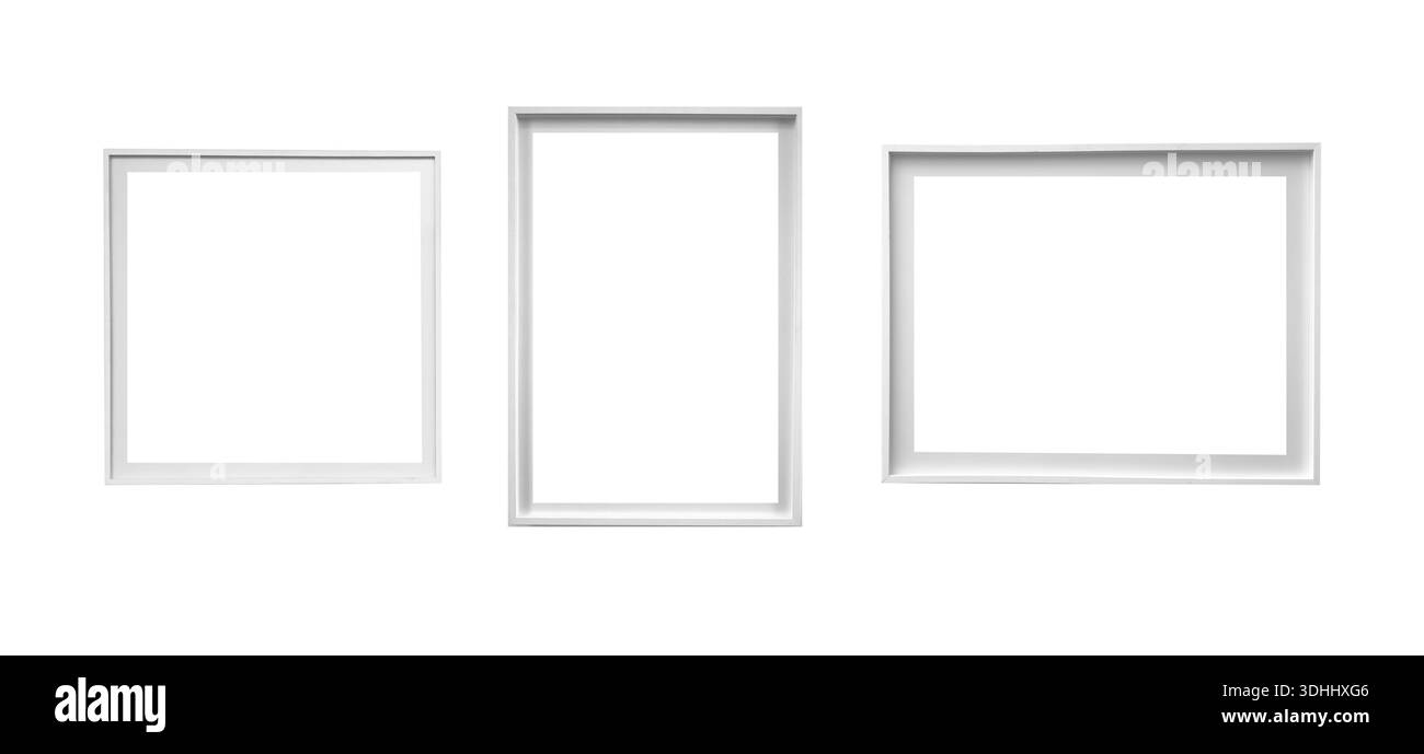 Set di cornici, galleria moderna vuota con tre cornici minimaliste su parete bianca. Elegante modello per interni per opere d'arte, mockup o po Foto Stock