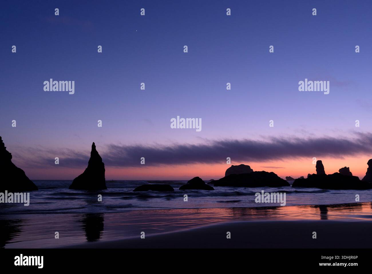 Montagne marine al tramonto, Bandon, Oregon Foto Stock