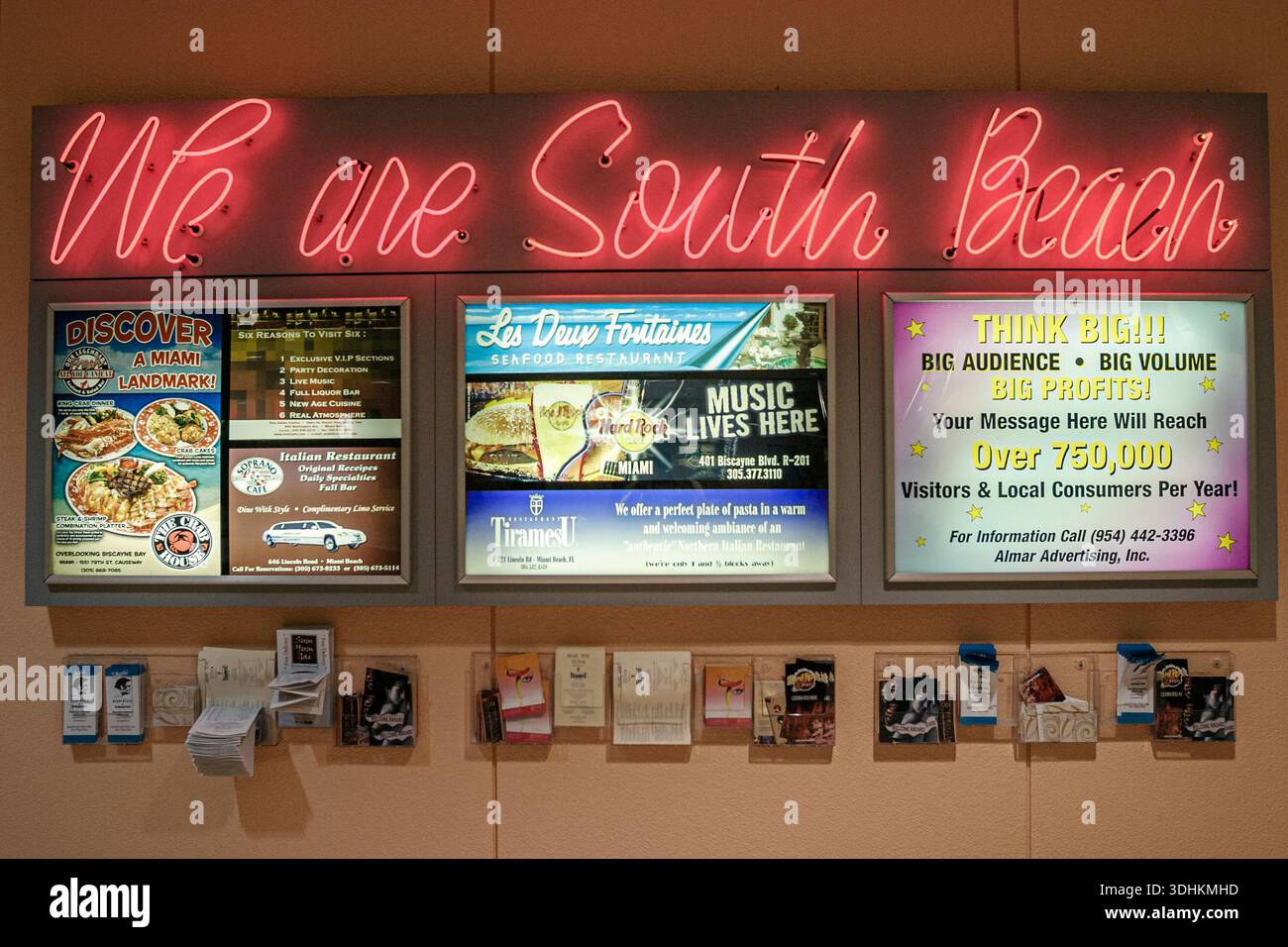 Miami Beach Florida,Centro convegni,centro,informazioni visitatori prodotto vendita display,mercato,valuta,denaro,pubblicità,spesa,speciale,visita Foto Stock