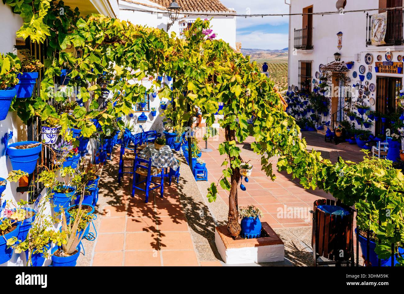 Era in epoca medievale il Marketplace o "souk". Dal 1531 si è convertito in quello che ora conoscono come "Patio de las Comedias" - Comedy Courtyard. Iznája Foto Stock