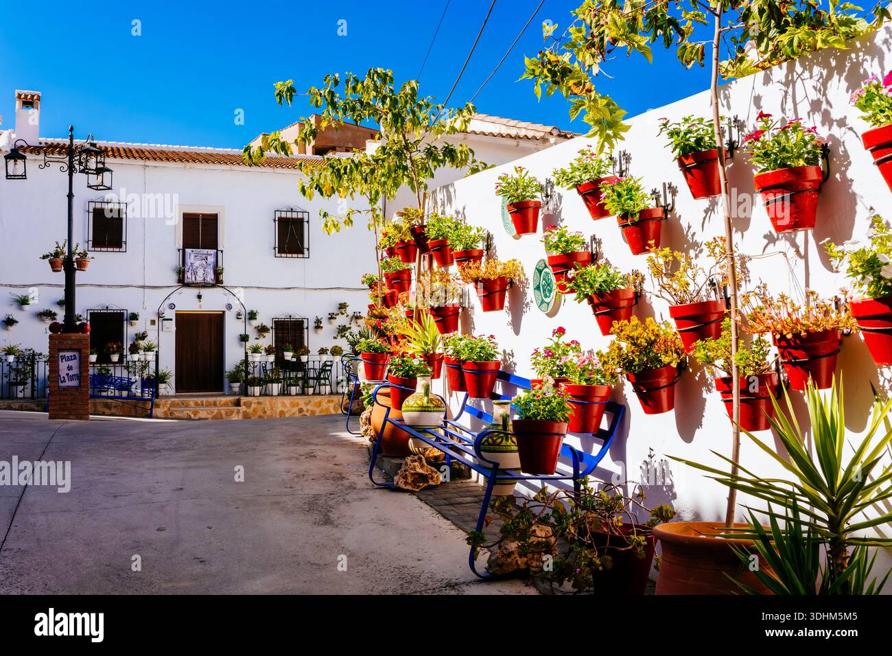 Plaza de la Torre - Piazza la Torre. Iznájar, Córdoba, Andalucía, Spagna, Europa Foto Stock