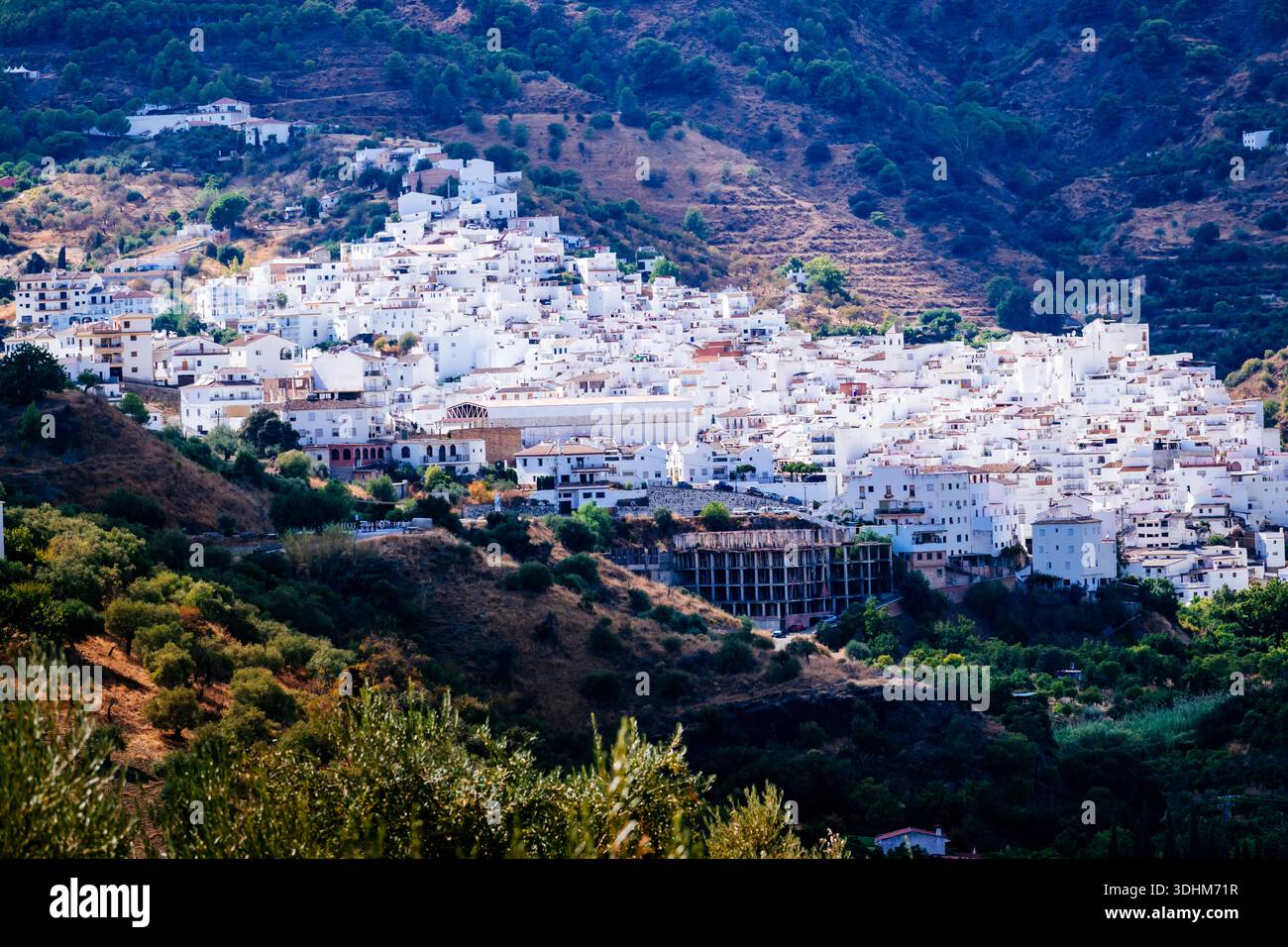 Vista di Tolox. Tolox, Parco naturale della Sierra de las Nieves, Málaga, Andalucía, Spagna, Europa Foto Stock