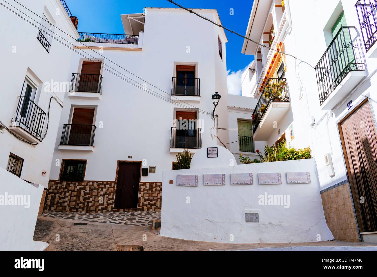 La bellissima Plaza alta. Tolox, Parco naturale della Sierra de las Nieves, Málaga, Andalucía, Spagna, Europa Foto Stock