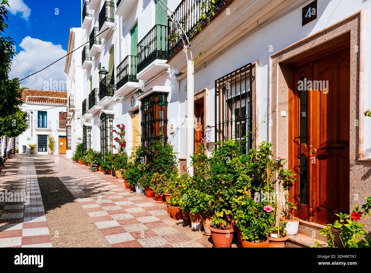La bellissima Plaza alta. Tolox, Parco naturale della Sierra de las Nieves, Málaga, Andalucía, Spagna, Europa Foto Stock