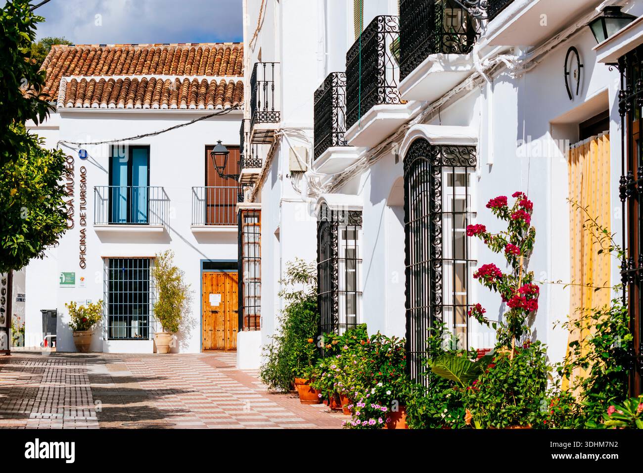 La bellissima Plaza alta. Tolox, Parco naturale della Sierra de las Nieves, Málaga, Andalucía, Spagna, Europa Foto Stock