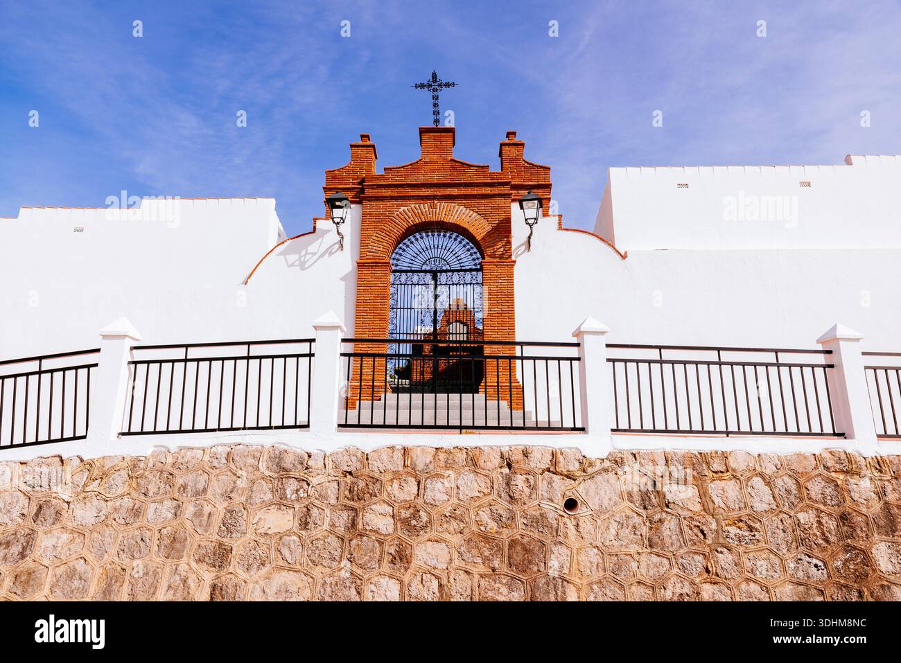 Ingresso principale. Cimitero locale. Cartajima, Málaga, Andalucía, Spagna, Europa Foto Stock
