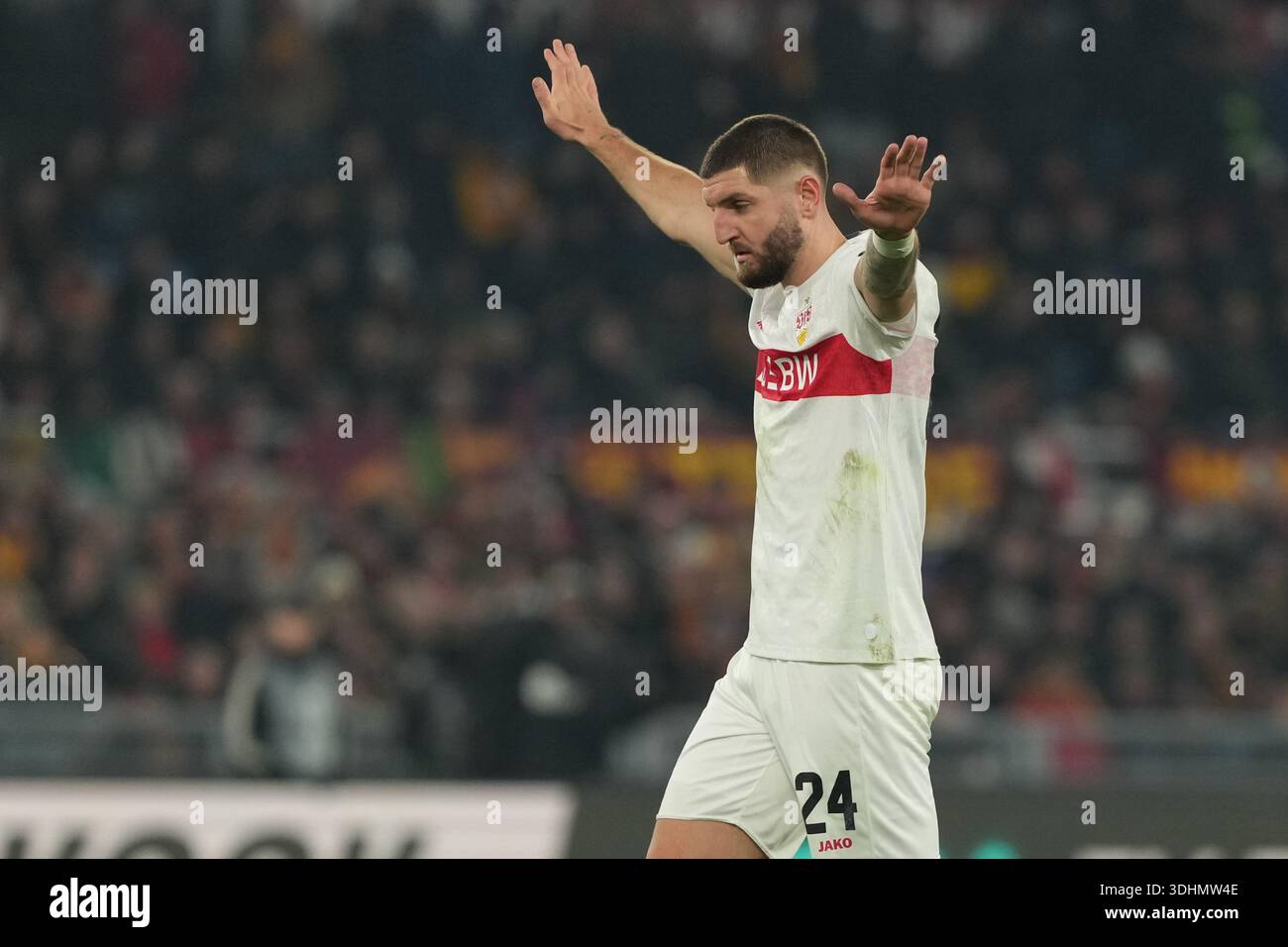 Roma, Italia. 22 gennaio 2026. Jeff Chabot di Stoccarda durante la partita di calcio UEFA Europa League 2025/2026 tra AS Roma e VfB Stoccarda allo Stadio Olimpico di Roma (Italia), 22 gennaio 2026. Crediti: Insidefoto/Alamy Live News Foto Stock