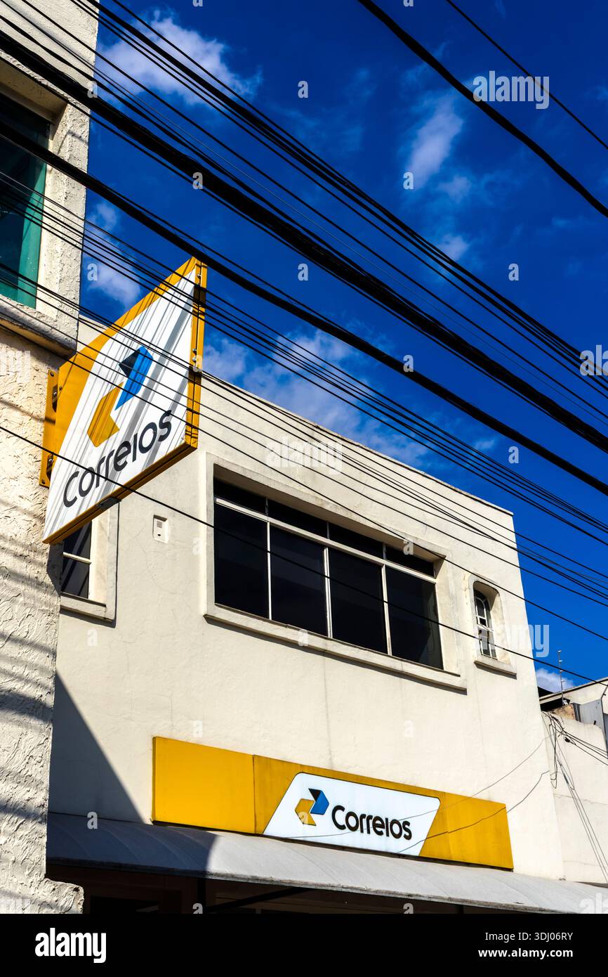 San Paolo, Brasile, 6 gennaio 2026. Facciata di un'agenzia Correios (Ufficio postale brasiliano) in città. Questa immagine ritrae una tipica scena urbana con la sua c Foto Stock