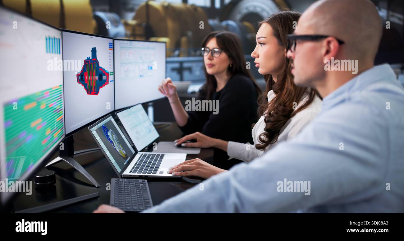 I giovani ingegneri di una fabbrica industriale utilizzano software 3D per eseguire la manutenzione di Una turbina a gas Foto Stock