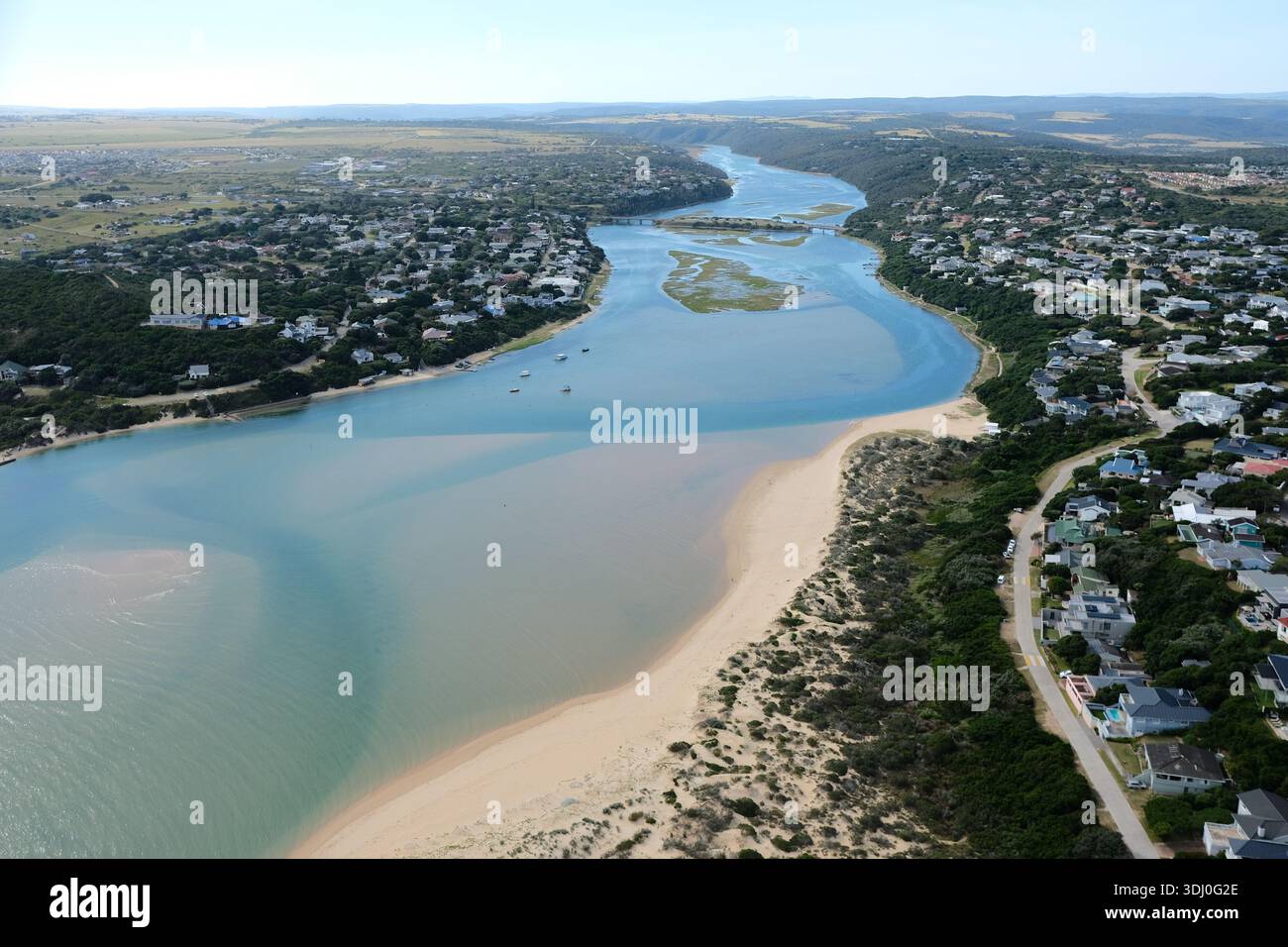 Fotografia aerea di Kenton-on-Sea e del fiume Bushman, novembre 2025. Foto Stock