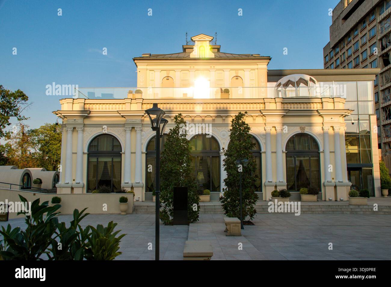 Arad è un importante centro industriale, culturale e di trasporto nella Romania occidentale Foto Stock