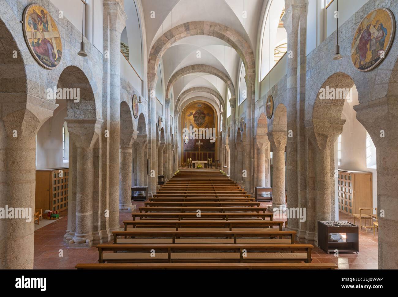 Bad Reichenhall - la navata della chiesa di St. Nikolaus kirche Foto Stock