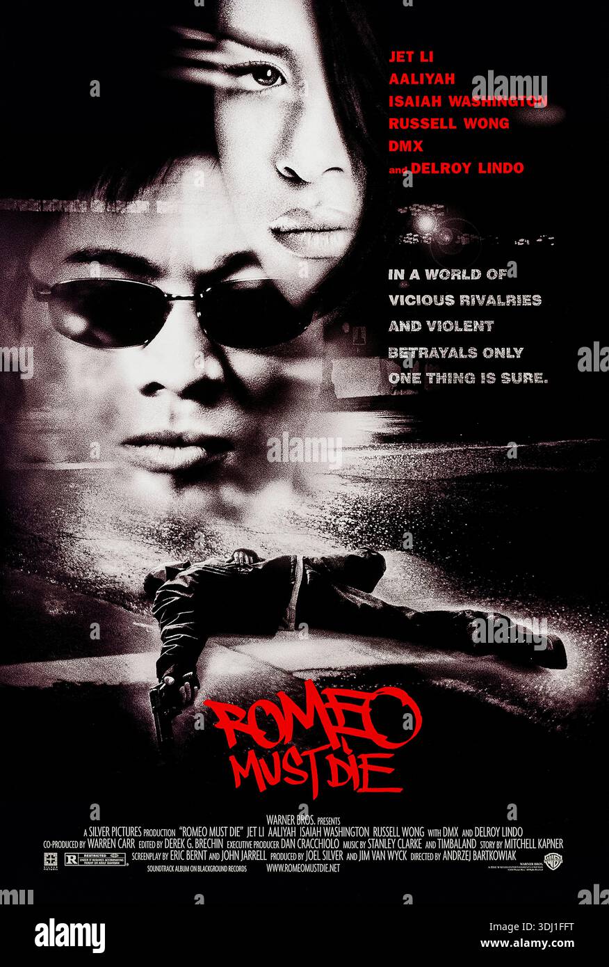 Romeo Must Die (2000) diretto da Andrzej Bartkowiak e interpretato da Jet li, Aaliyah e Isaiah Washington. Un ex poliziotto dà la caccia agli assassini di suo fratello e si innamora della figlia di un boss della mafia rivale mentre scoppia una violenta guerra tra famiglie criminali asiatiche e afroamericane. Fotografia di un poster originale del 2000 USA a un foglio SOLO PER USO EDITORIALE. Crediti: BFA / Warner Bros Foto Stock