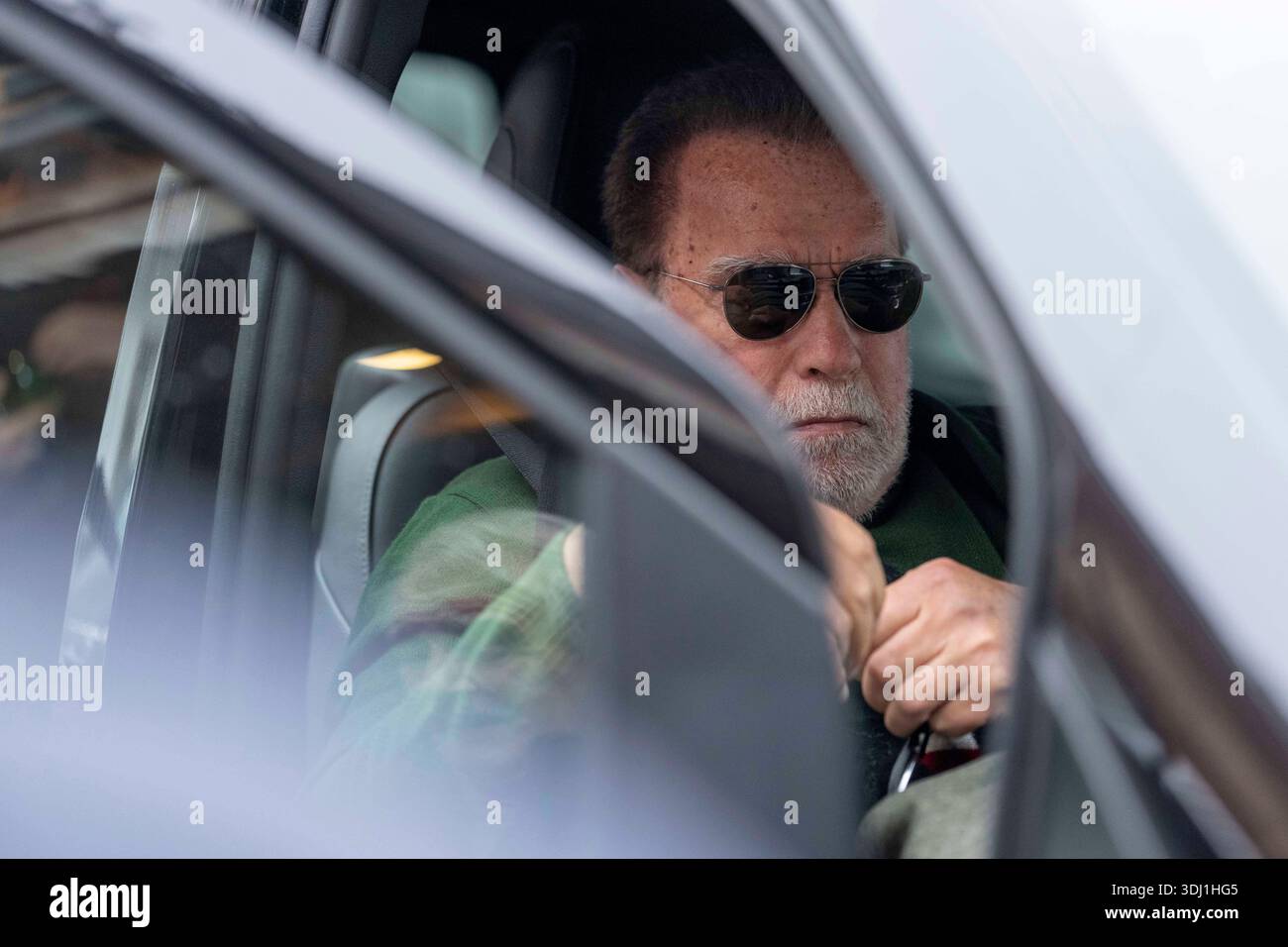 KITZBUEHEL, OESTERREICH 24. JAENNER: DAS Bild zeigt den Hollywood-Schauspieler Arnold Schwarzenegger waehrend der VIP-Gaeste beim FIS Alpinen Skiweltcup Herren-Abfahrt a Kitzbuehel AM 24. 2026 gennaio a Kitzbuehel, OESTERREICH, TIROLO. KITZBUEHEL, AUSTRIA - 24 GENNAIO: L'immagine mostra l'attore hollywoodiano Arnold Schwarzenegger durante gli ospiti VIP durante la Coppa del mondo di sci alpino FIS discesa maschile a KITZBUEHEL a KITZBUEHEL il 24 gennaio 2026 a Kitzbuehel, AUSTRIA, TIROLO. Copyright: XIBEX.agencyx xKlausxPressbergerx Foto Stock