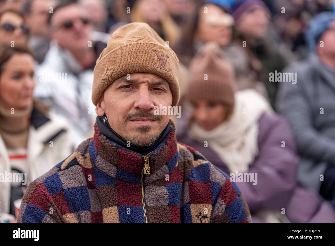 KITZBUEHEL, OESTERREICH 24. JAENNER: DAS Bild zeigt den ehemaligen Fussballspieler Zlatan Ibrahimovic aus Schweden waehrend der VIP-Gaeste beim FIS Alpinen Skiweltcup Herren-Abfahrt a Kitzbuehel AM 24. 2026 gennaio a Kitzbuehel, OESTERREICH, TIROLO. KITZBUEHEL, AUSTRIA - 24 GENNAIO: L'immagine mostra l'ex calciatore svedese Zlatan Ibrahimovic durante gli ospiti VIP durante la Coppa del mondo di sci alpino FIS Men s Downhill a KITZBUEHEL il 24 gennaio 2026 a KITZBUEHEL, AUSTRIA, TIROLO. Copyright: XIBEX.agencyx xKlausxPressbergerx Foto Stock
