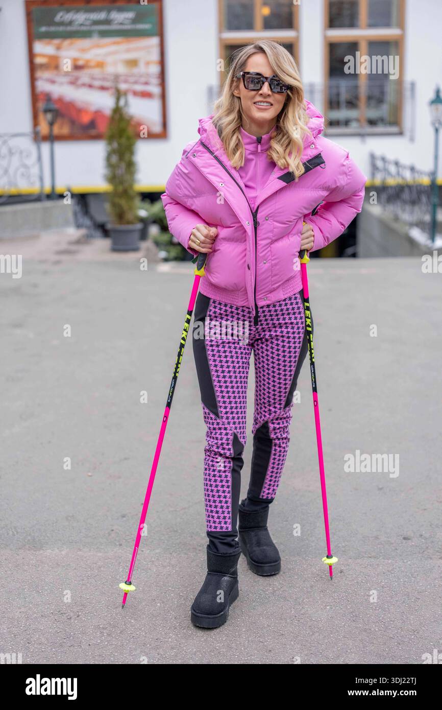 KITZBUEHEL, OESTERREICH 24. JAENNER: DAS Bild zeigt die oesterreichische Saengerin Melissa Naschenweng waehrend der VIP-Gaeste beim FIS Alpinen Skiweltcup Herren-Abfahrt a Kitzbuehel AM 24. 2026 gennaio a Kitzbuehel, OESTERREICH, TIROLO. KITZBUEHEL, AUSTRIA - 24 GENNAIO: Immagine mostra la cantante austriaca Melissa Naschenweng. Durante gli ospiti VIP durante la Coppa del mondo di sci alpino FIS discesa maschile a Kitzbuehel a KITZBUEHEL il 24 gennaio 2026 a Kitzbuehel, AUSTRIA, TIROLO. Copyright: XIBEX.agencyx xKlausxPressbergerx Foto Stock
