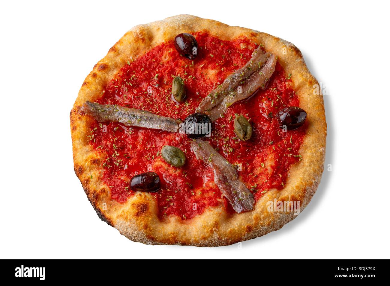 La pizza alla Marinara (pizza di pesce) con acciughe cantabriche, olive e salsa di pomodoro, la mini pizza isolata su sfondo bianco con percorso di ritaglio include Foto Stock