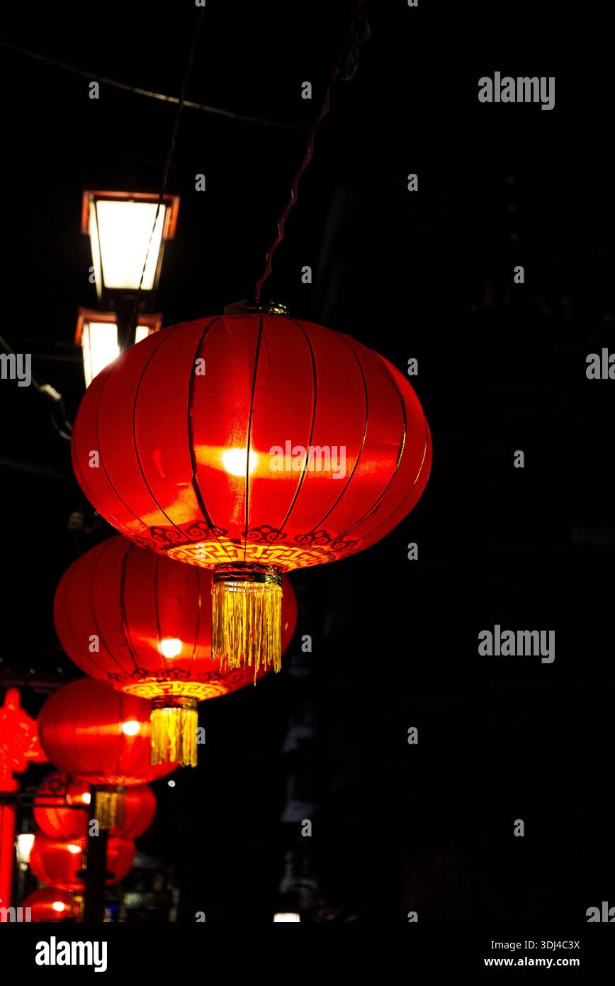 colorata lanterna cinese di notte Foto Stock