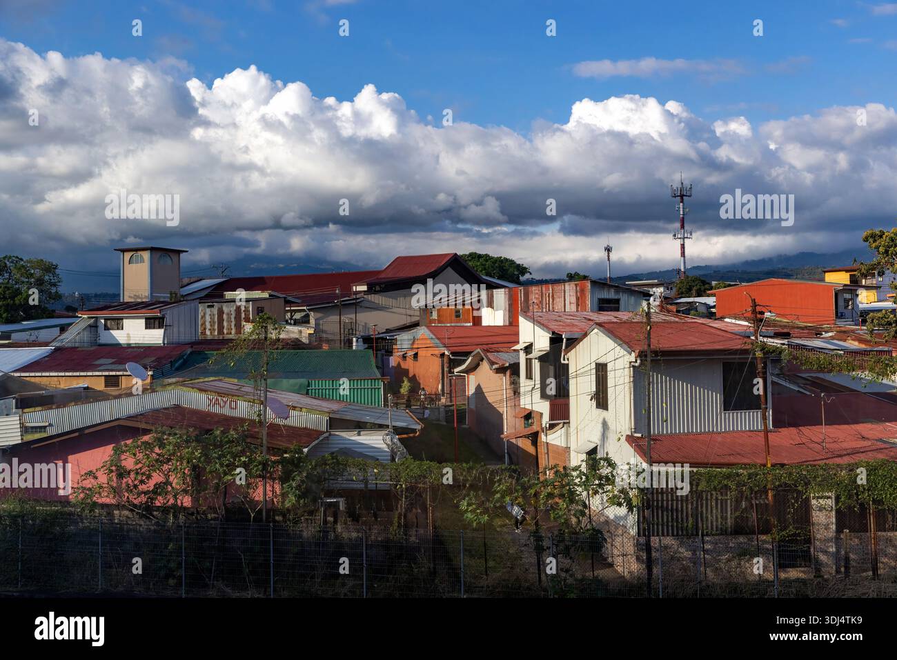 Case colorate ad Alajuela, Costa Rica Foto Stock