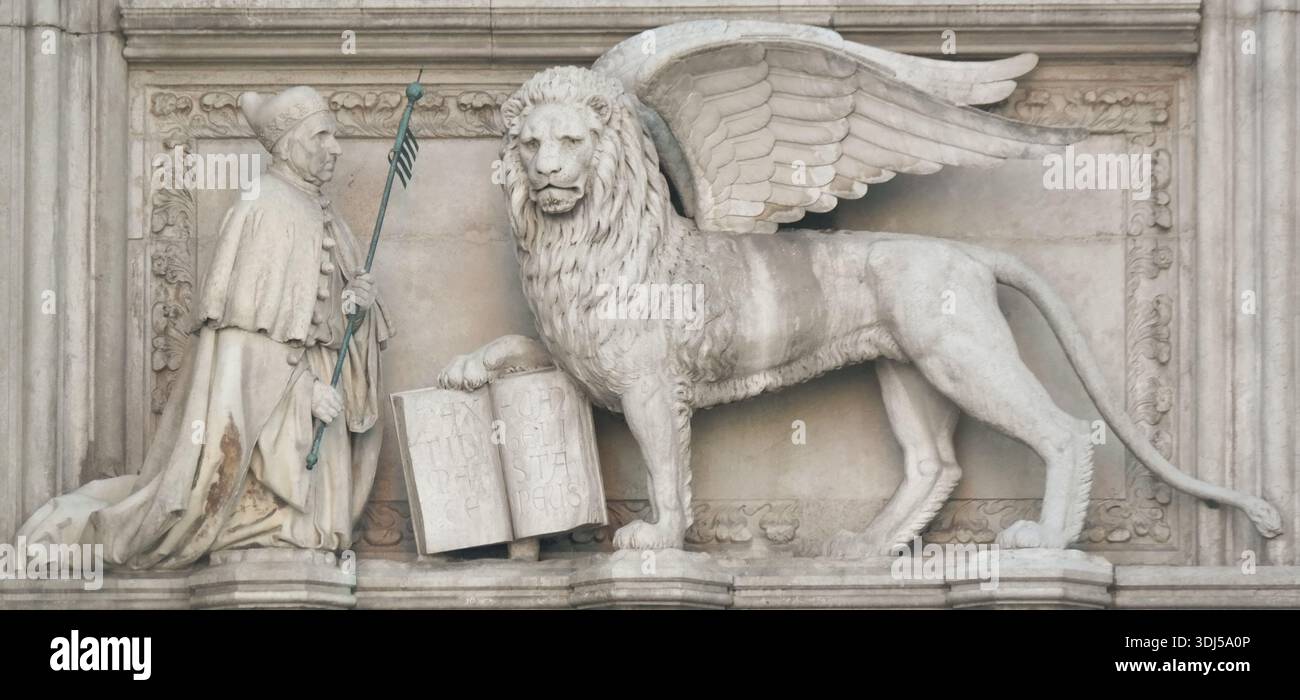 Leone alato della scultura di San Marco, Venezia San Marco, Italia Foto Stock