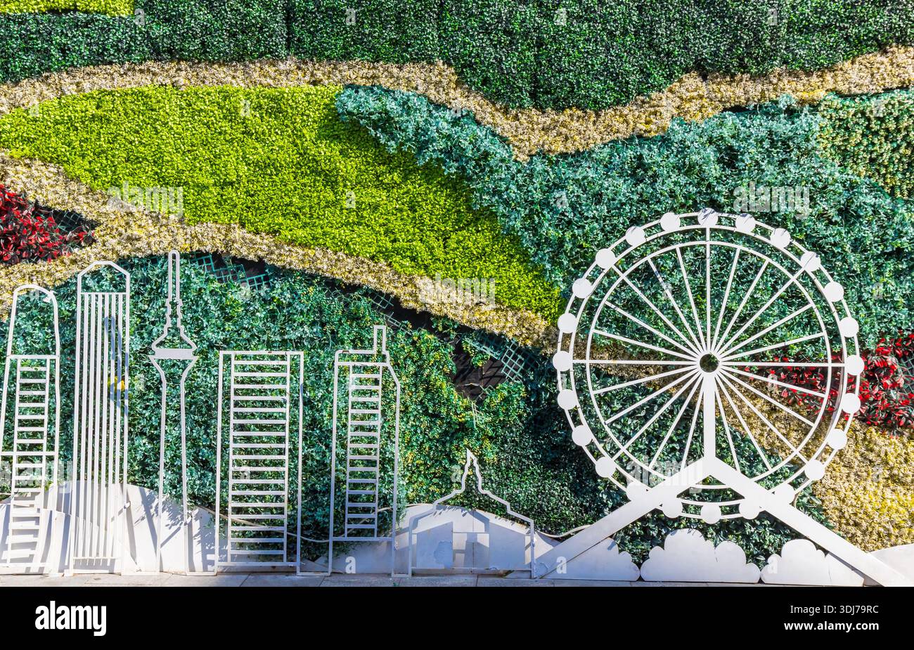 Installazione floreale con lo skyline di Tianjin, Cina Foto Stock