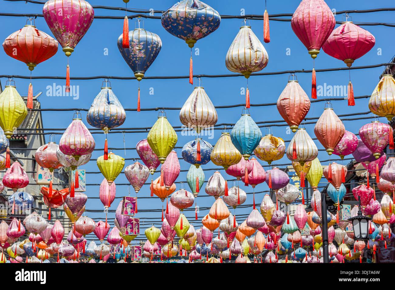 Lanterne colorate nell'area di Gulou a Tianjin, Cina Foto Stock