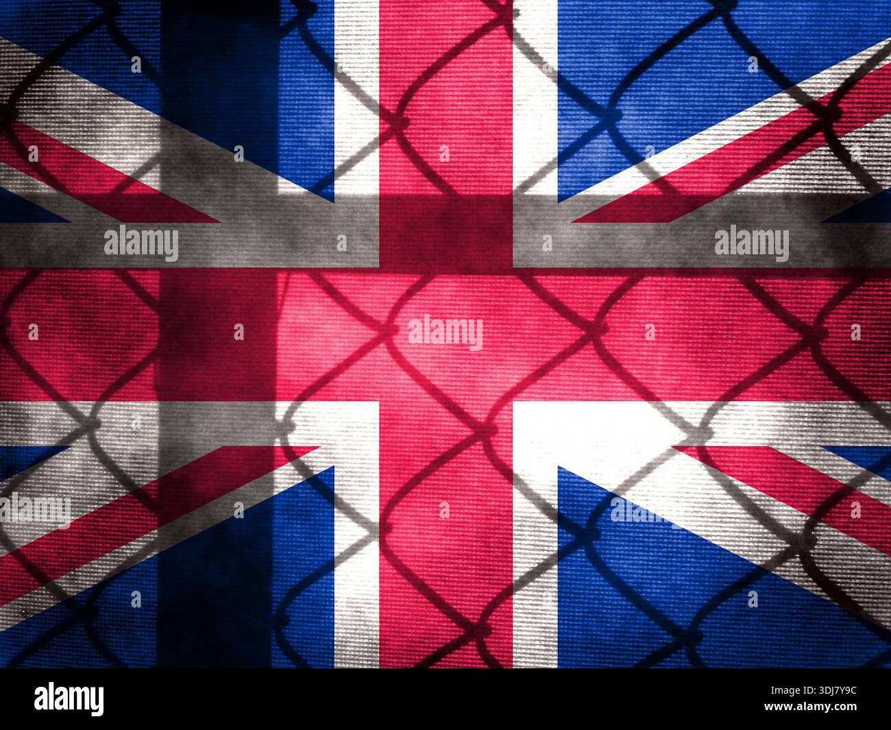 Doppia esposizione della spaventosa bandiera Union Jack. Mappa di base o uso dello sfondo. Bandiera britannica ologramma creativo a doppia esposizione Foto Stock