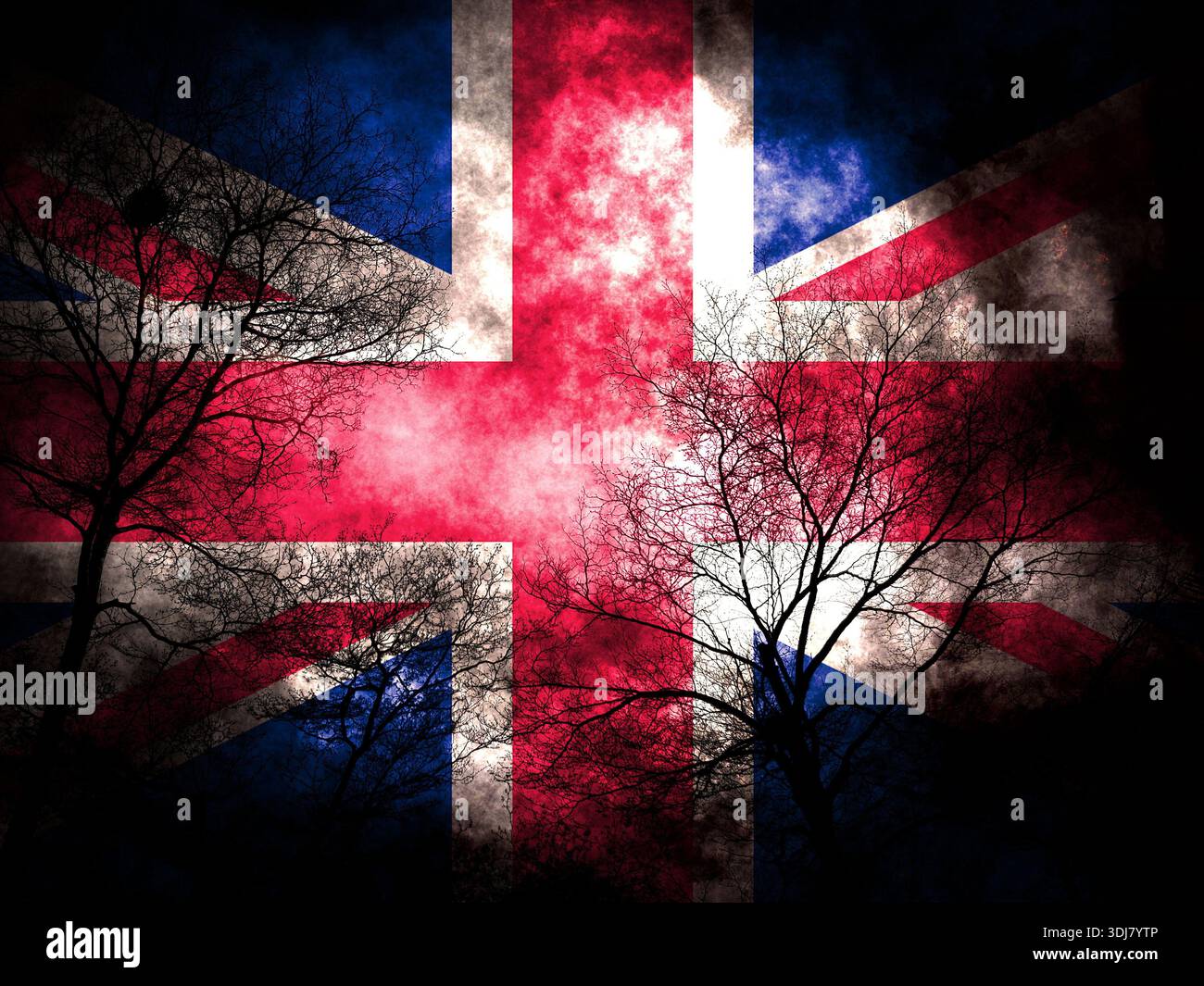Doppia esposizione della spaventosa bandiera Union Jack. Mappa di base o uso dello sfondo. Bandiera britannica ologramma creativo a doppia esposizione Foto Stock