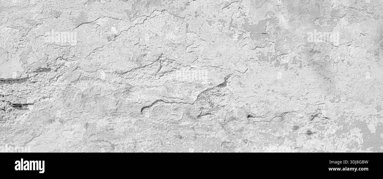 Parete grigia con crepe e superficie ruvida per creare uno sfondo vecchio Foto Stock