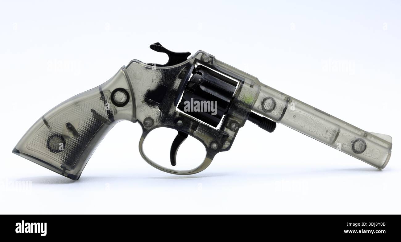Revolver trasparente. Un concetto di pistola giocattolo, non vero. Foto Stock