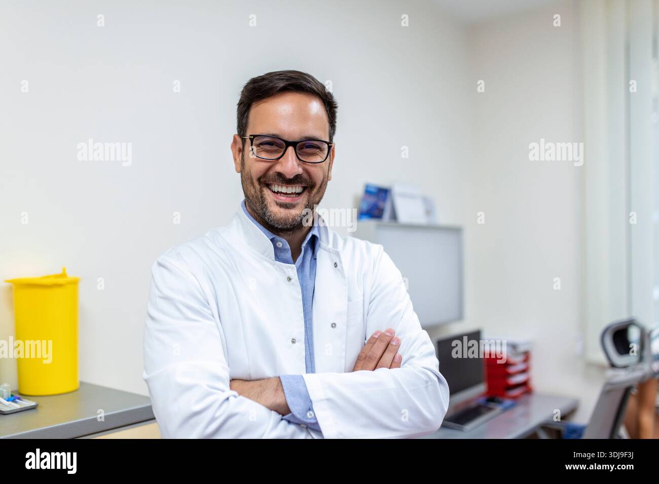 Ritratto di medico anziano maturo, medico, con stetoscopio Foto Stock