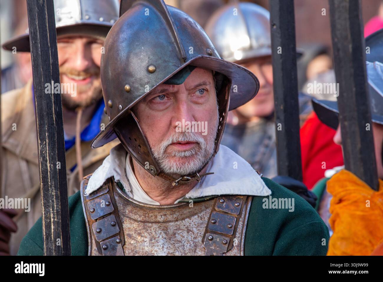 Rievocazione da parte della società sigillata dei nodi, della battaglia inglese della guerra civile di Nantwich. Combatté il 25 gennaio 1644 a Nantwich nel Cheshire in Inghilterra. Foto Stock