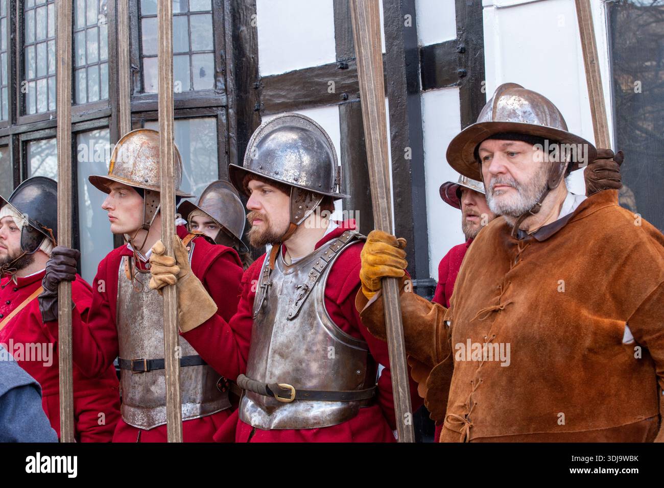 Rievocazione da parte della società sigillata dei nodi, della battaglia inglese della guerra civile di Nantwich. Combatté il 25 gennaio 1644 a Nantwich nel Cheshire in Inghilterra. Foto Stock