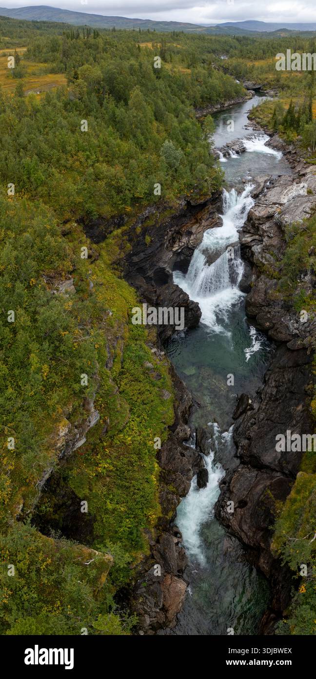 Cascata Gaustafallet vicino alla Wilderness Road in Svezia Foto Stock